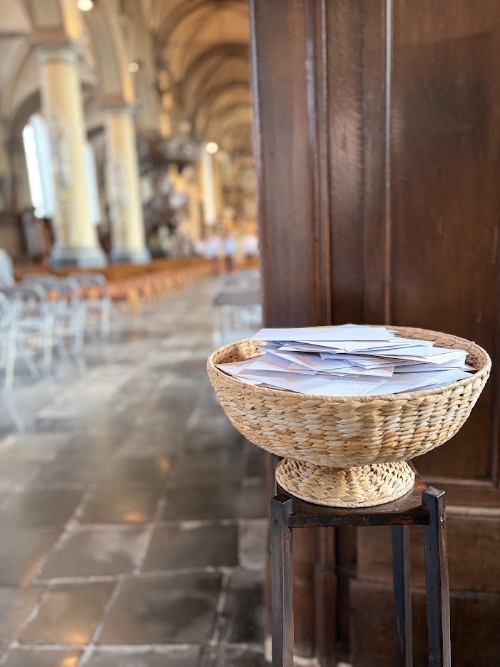 Afscheidsviering in een kerk Foto: Vertelmagie